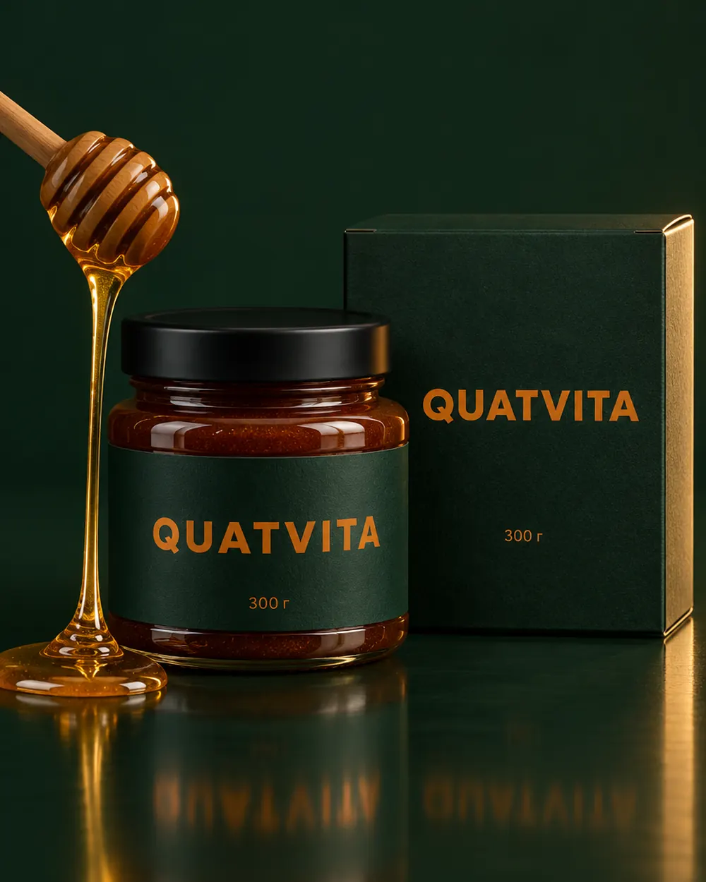 Банка и коробка QuatVita, с деревянной ложки стекает мёд